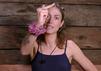 Tessa Bergmeier zeigt ihren legendären Mittelfinger