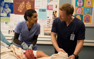 "Grey's Anatomy": Owen Hunt und Dr. Dahlia Qadri (Sophia Taylor Ali)