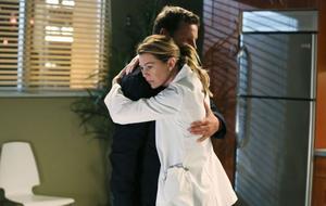 Alex Karev (Justin Chambers) und Ellen Pompeo alias Meredith Grey in "Grey's Anatomy"