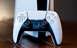 Der DualSense-Controller der PS5 - Sony Playstation / Xenia Bluhm Photography Der DualSense-Controller der PS5