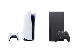 PlayStation 5 mit Controller und Xbox Series X mit Controller
