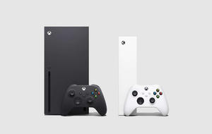 Xbox Series X und Xbox Series S mit Controllern
