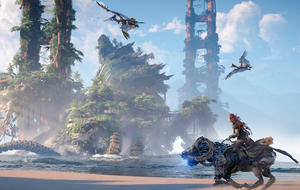 Aloy rides across the remains of the Golden Gate Bridge on a robotic horse. Pterodactyl robots fly overhead.