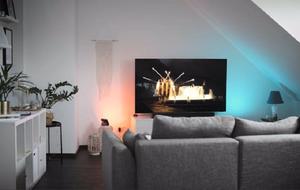 Die QLED-TVs von Samsung bringen Heimkino-Flair ins Wohnzimmer.