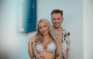 Emmy Russ und Freund Udo bei "Temptation Island VIP" Shooting im Bikini