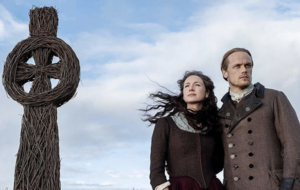 Caitriona Balfe and Sam Heughan in "Outlander", die sechste Staffel der Serie gibt es  nicht im TV, sondern nur im Stream bei Amazon