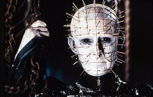 Pinhead aus Hellraiser. Wie und wo du die Filme der Horror-Reihe sehen kannst