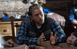 „Sons of Anarchy“ | Trotz Serientod: Charlie Hunnam will zurückkehren!