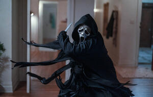 Ghostface macht in "Scream 6" New York unsicher; wo du den Film streamen kannst