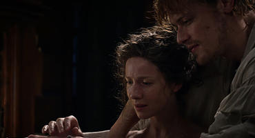 Outlander-Staffel 4: Jamie überreicht Claire Ehering