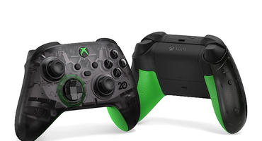 20 Jahre Xbox Jubiläums-Controller in halbtransparentem Schwarz mit grünen Griffen