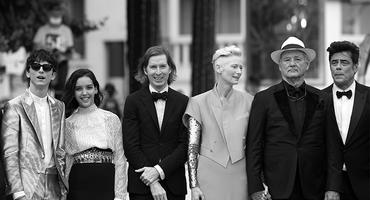 Wes Anderson und ein Teil seines Casts bei der Premiere seines neuesten Films The French Dispatch in Cannes.