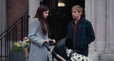 "Servant" Staffel 3: Nell Tiger Free (Leanne) mit Kinderwagen und Rupert Grint (Julian)