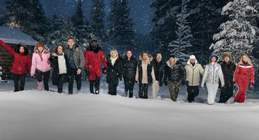 CoupleChallenge Cast Gruppenbild im Schnee