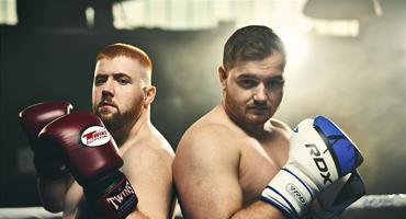 Die Twitch-Stars Trymacs und MckyTV treten bei der „The Great Fight Night“ im Boxring gegeneinander auf – live zu streamen bei Joyn.