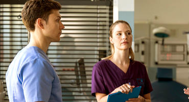 Die jungen Ärzte: Was geht bei Florian und Julia?