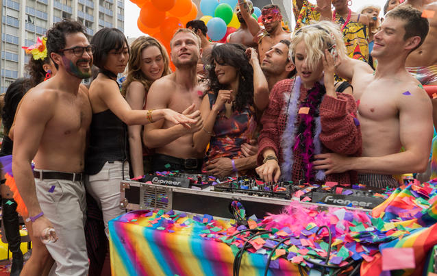 Während der „Sense 8“ Dreharbeiten küsste Max Riemelt seinen Schauspielkollegen Brian J. Smith (rechts). Foto: Netflix