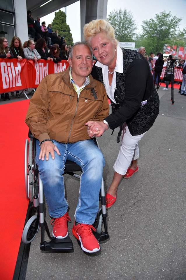 Harald Elsenbast und Silvia Wollny am 1. Mai 2019 beim „Bild Renntag“ - Harald erscheint im Rollstuhl