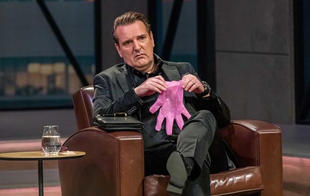 Ralf Dümmel ist begeistert von den &quot;Pinky Gloves&quot;