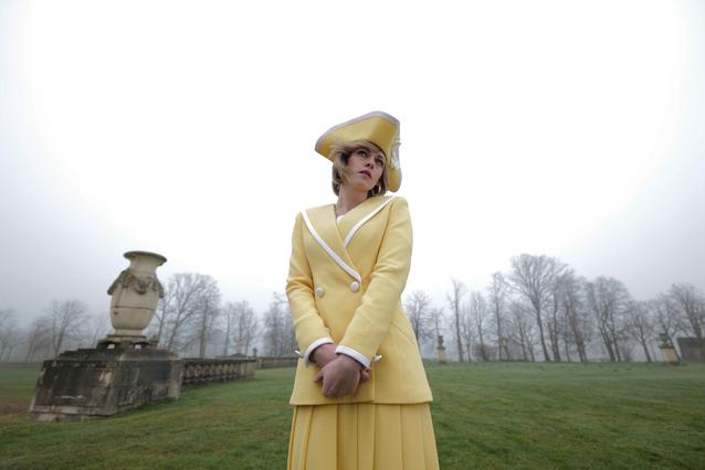 &quot;Spencer&quot; Lady Diana im gelben Anzugkleid