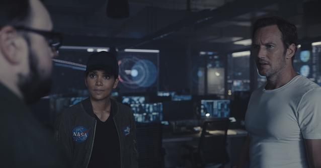 Moonfall 2022 Kritik Halle Berry Patrick Wilson John Bradley