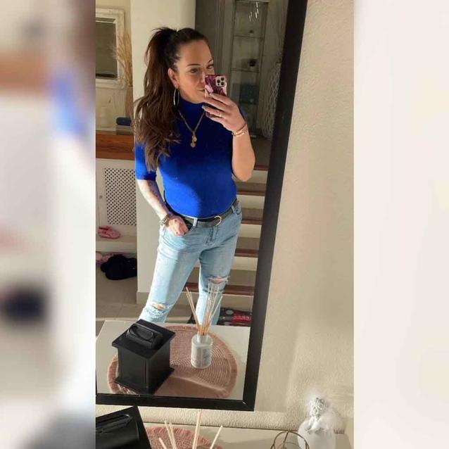Danni Büchner mit langen Haaren Instagramstory Selfie vor Spiegel