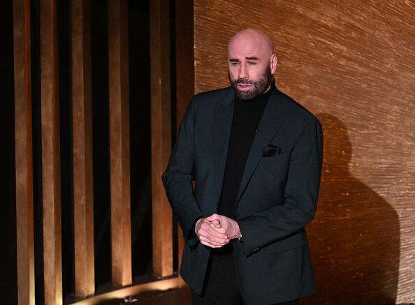 John Travolta wird bei seiner Laudatio emotional