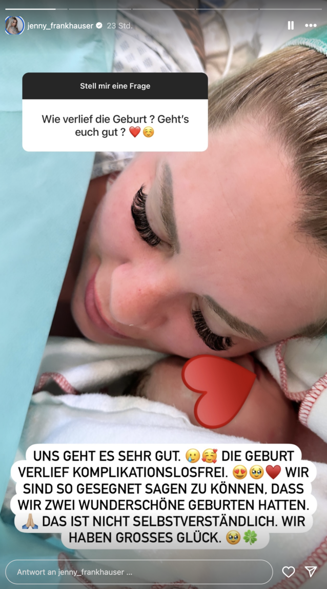 Jenny Frankhauser hält ihren Sohn im Krankenhausbett im Arm 