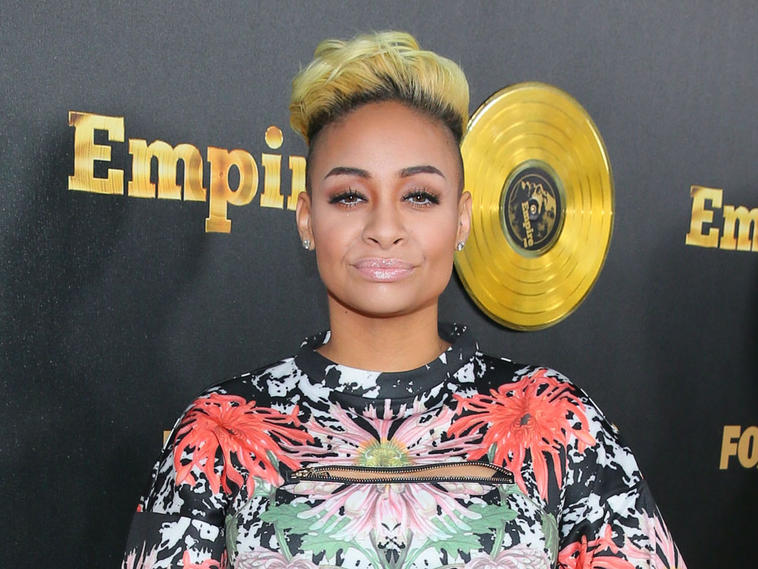 Raven-Symoné, ehemalige Serienkollegin von Bill Cosby in "Die Bill Cosby Show", bezieht jetzt Stellung zu seiner Verwicklung in einen Skandal wegen möglichem sexuellen Missbrauch.