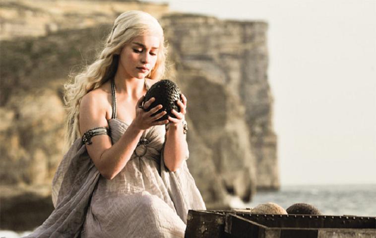 Daenerys Targaryen (Emilia Clarke) Game of Throens Dracheneier