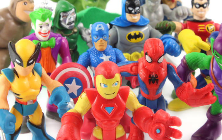 Verschiedene Marvel Figuren auf weißem Hintergrund