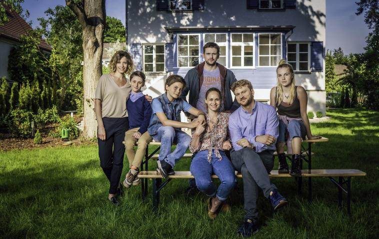 Patchwork-Wahnsinn „Bonusfamilie“: Schauspielerin Inez Bjørg David im Interview