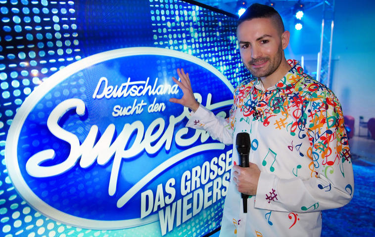 Menderes Bagci moderiert das große DSDS-Wiedersehen. 