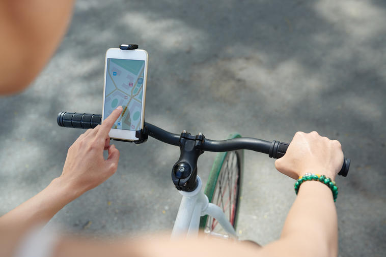 5 Fahrrad Handyhalterungen mit Powerbank im Test