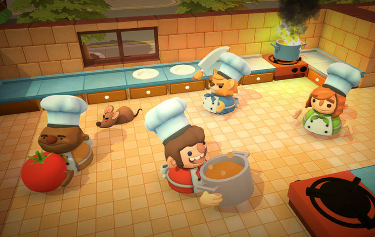 Vier Figuren aus Overcooked in einer Küche. Sie tragen Töpfe, Messer und Kochzutaten.