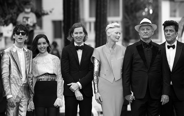 Wes Anderson und ein Teil seines Casts bei der Premiere seines neuesten Films The French Dispatch in Cannes.