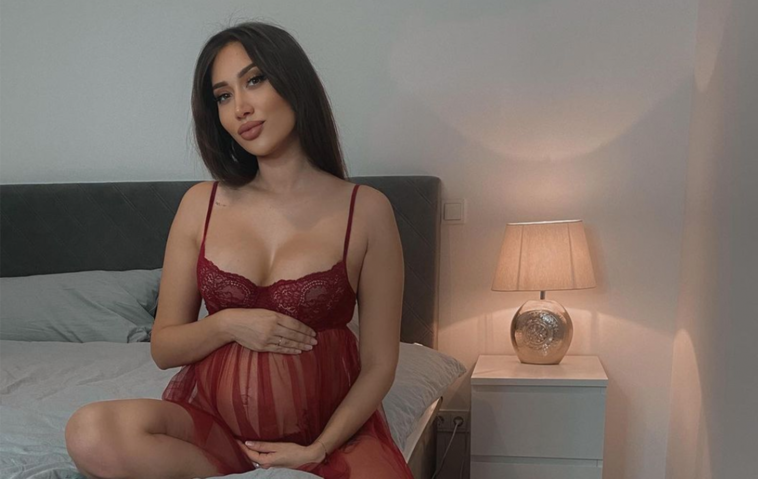 Sexy Fotos: Samira Klampfl posiert für Babybauch-Shooting