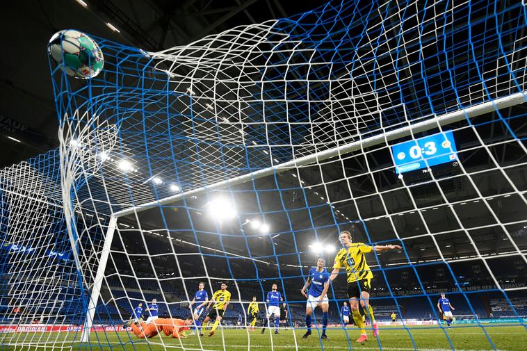 Das Revierderby ist endlich zurück: So siehst du den BVB vs. Schalke im Stream und TV