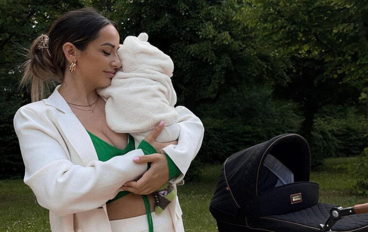 Jennifer Saro mit Baby