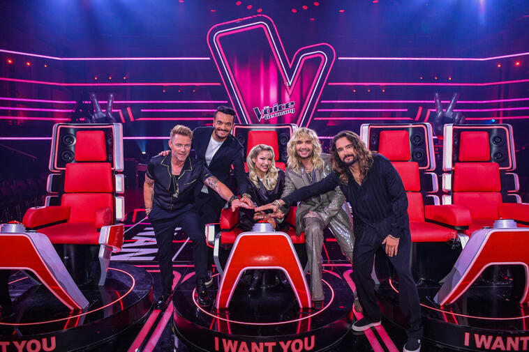 Ronan Keating, Giovanni Zarrella, Shirin David und Bill und Tom Kaulitz (v.l.n.r.) buzzern in Staffel 13 von "The Voice of Germany"