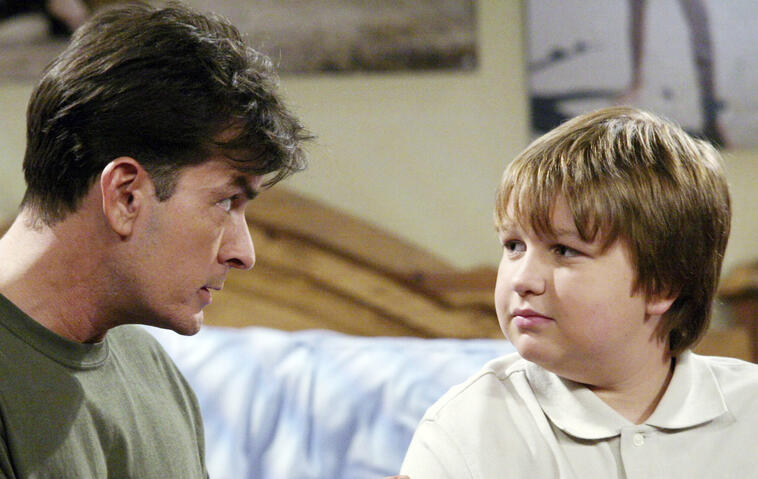 Angus T. Jones aus "Two and a Half Men" ist nicht mehr der kleine Junge von damals. 